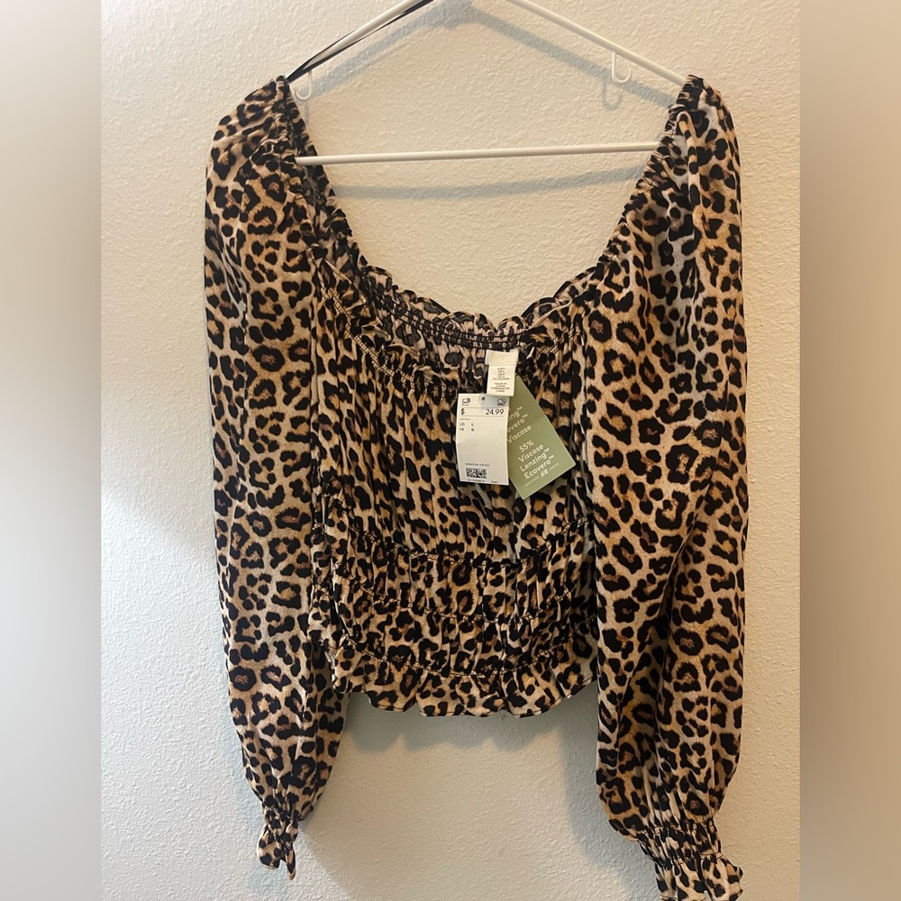 H&M crop long sleeve animal print top. Brand new w/tag.